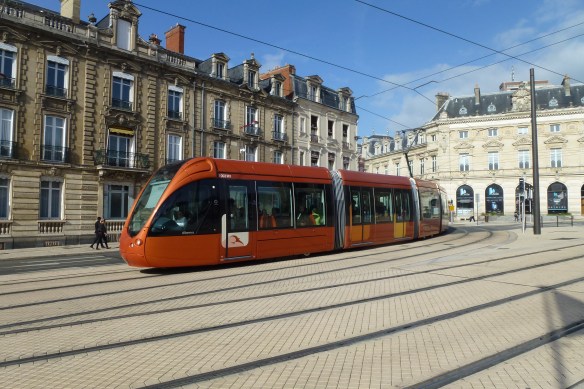 Le Mans trams in the Cité Plantagenet.